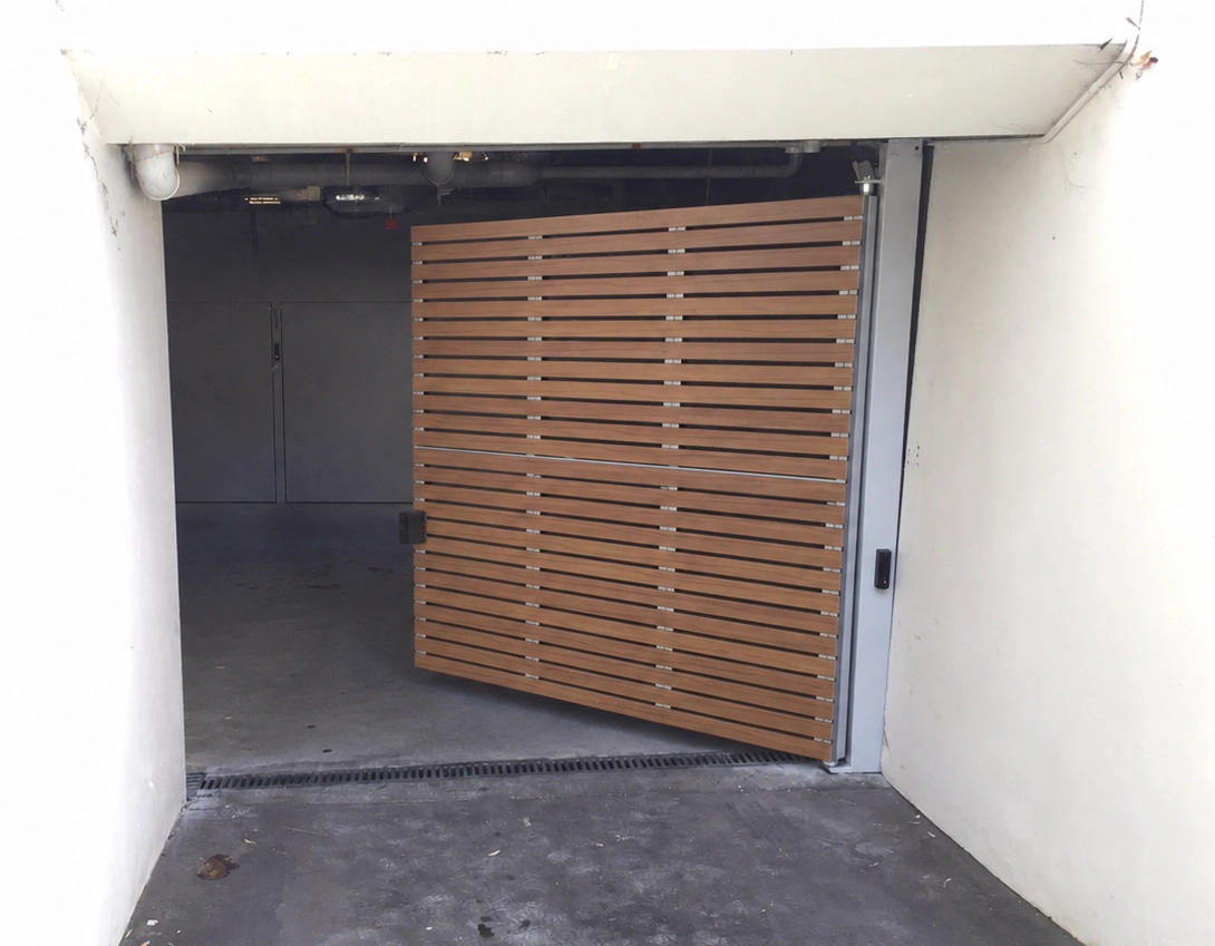 Single swing gates
