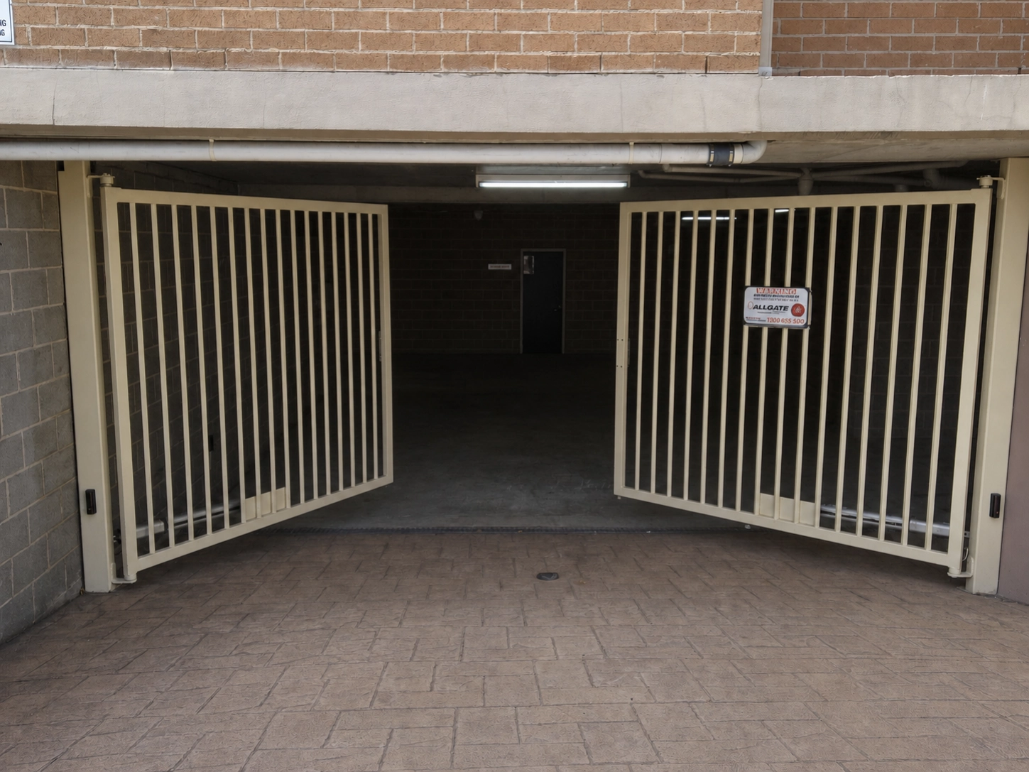 Swinging gates
